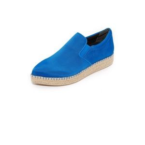 NWOB DKNY Trey pointed espadrilles